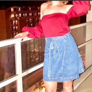 Gap High Rise Denim Wrap Skater Mini Skirt
Button Closure Sz 25